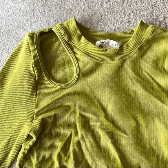 NWOT Happily Grey Lime Green Asymmetrical Cutout Long Sleeve Top Size M/L - Picture 5 of 9